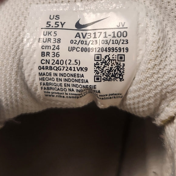 Nike Court Borough Low Triple White Low Top Sneaker Skate Shoes Size Youth 5.5 - Picture 7 of 8